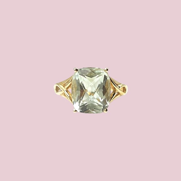 gouden ring met groene steen amethist emerald cushion cut