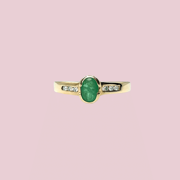 vintage ring met smaragd en diamant