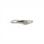 witgouden diamant ring asymmetrische band gedraaid