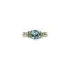 vintage gouden ring met lichtblauwe topaas en diamant